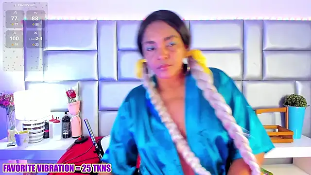 LovelyNickii online show from March 18, 2026, 12:51 pm