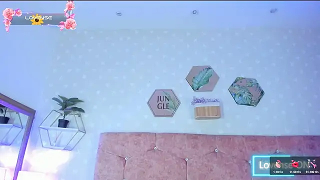 Snapshot of Elise-Leyton chatting on March 17, 2025, 11:13 pm Elise-Leyton online show from March 17, 2025, 11:13 pm