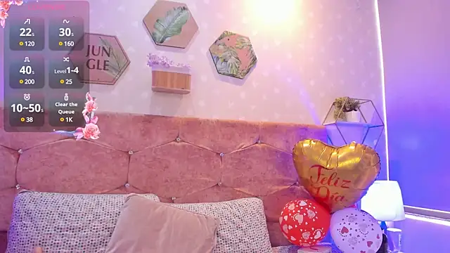 Snapshot of Elise-Leyton chatting on February 17, 2025, 7:44 pm Elise-Leyton online show from February 17, 2025, 7:44 pm