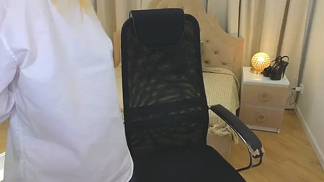 M I A M I A online show from October 3, 2025, 11:01 am