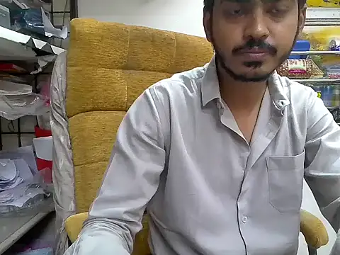 cute modell online show from November 14, 2025, 12:09 pm