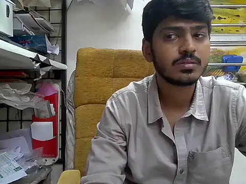 cute modell online show from November 6, 2025, 12:09 pm