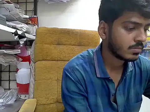 cute modell online show from October 3, 2025, 12:28 pm