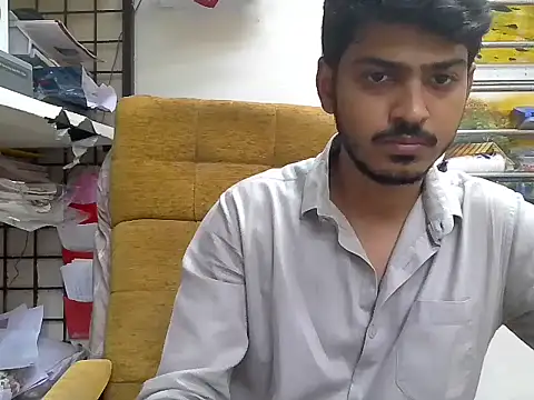 cute modell online show from October 30, 2025, 12:03 pm