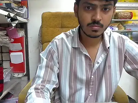 cute modell online show from September 29, 2025, 12:22 pm