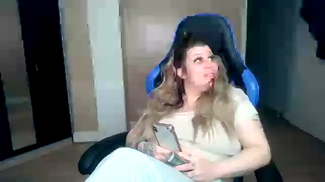 vanillachocduo online show from March 10, 2025, 1:43 pm