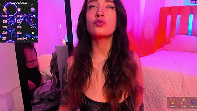 coral jonesss online show from November 11, 2025, 3:07 pm