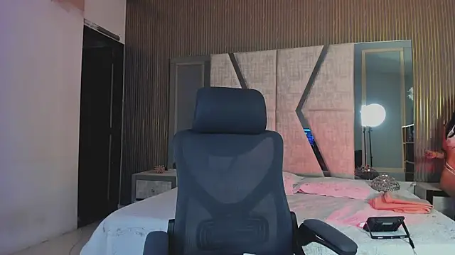 CleeoAdams  online show from September 27, 2025, 4:40 am