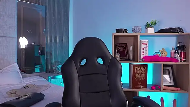 CleeoAdams  online show from March 24, 2026, 5:07 am