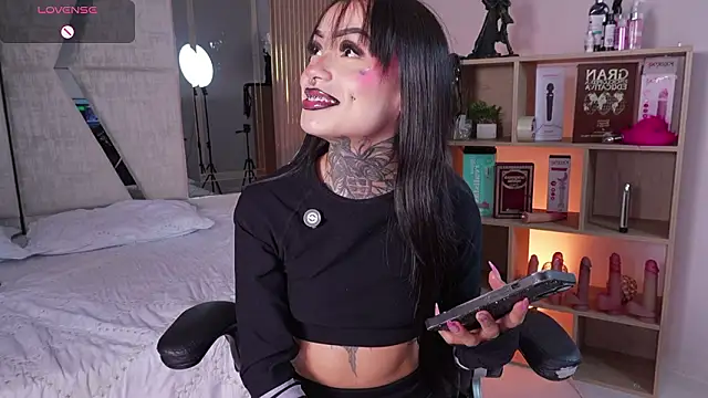 Snapshot of CleeoAdams_ chatting on February 11, 2026, 5:29 am CleeoAdams online show from February 11, 2026, 5:29 am