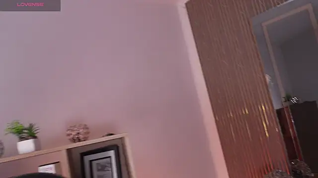 CleeoAdams  online show from April 11, 2026, 5:26 am