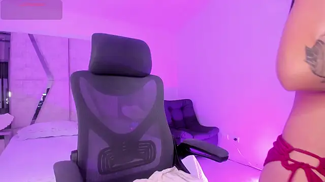 CleeoAdams  online show from March 1, 2025, 5:20 am