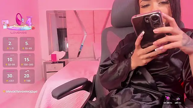 CleeoAdams  online show from March 12, 2025, 11:10 am