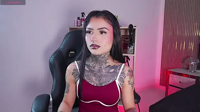 CleeoAdams  online show from March 4, 2026, 5:26 am