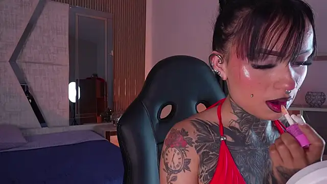 CleeoAdams  online show from April 17, 2026, 5:21 am