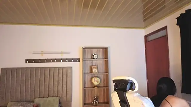 Renaxi Smith online show from March 10, 2026, 7:51 pm