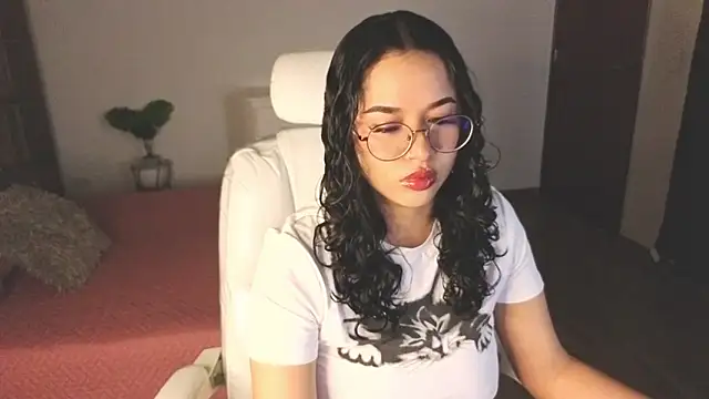 Renaxi Smith online show from March 25, 2026, 7:46 pm