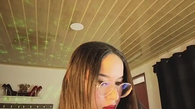 Renaxi Smith online show from September 23, 2025, 8:05 pm