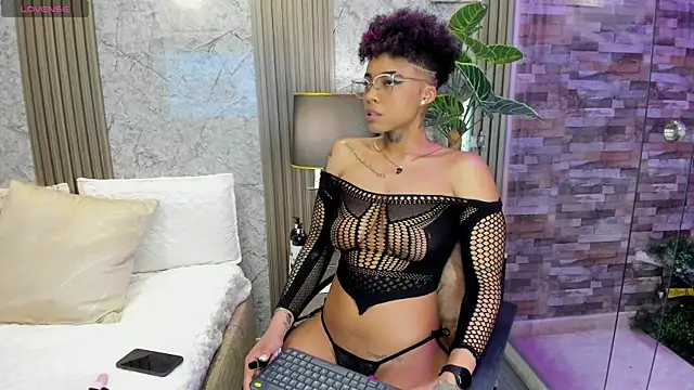 LuciaWallace online show from July 5, 2026, 8:48 pm