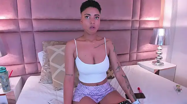 LuciaWallace online show from February 18, 2025, 3:42 am