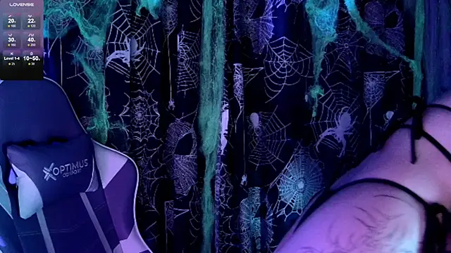 Kimlennox  online show from October 26, 2025, 1:33 pm