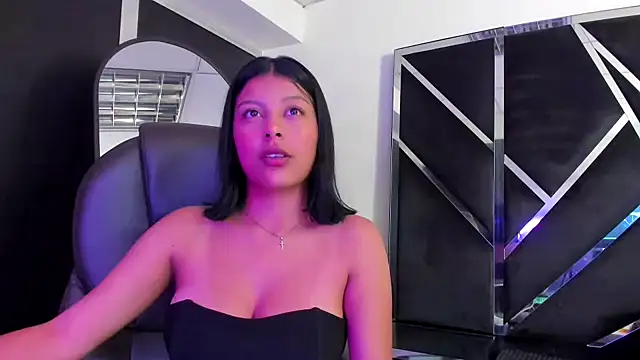 Salmaportman69 online show from October 20, 2025, 3:19 am