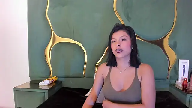 Salmaportman69 online show from October 26, 2025, 3:51 am