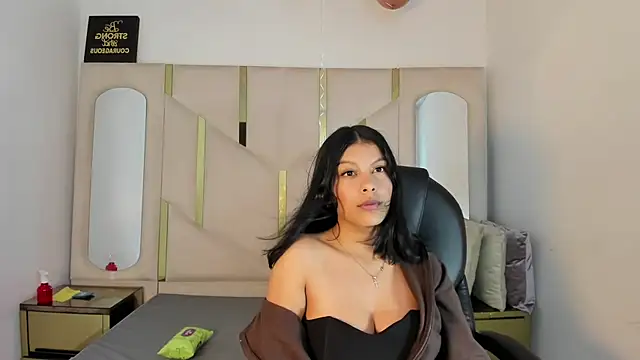 Salmaportman69 online show from February 4, 2026, 9:10 pm