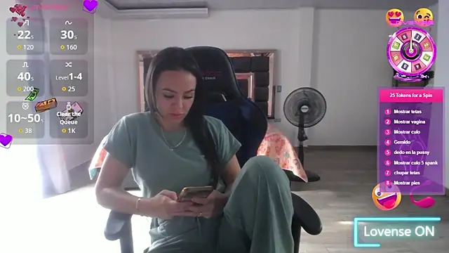 Snapshot of Francheskasmile chatting on September 26, 2025, 8:27 pm Francheskasmile online show from September 26, 2025, 8:27 pm