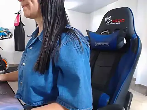 Snapshot of Francheskasmile chatting on February 18, 2025, 2:27 pm Francheskasmile online show from February 18, 2025, 2:27 pm