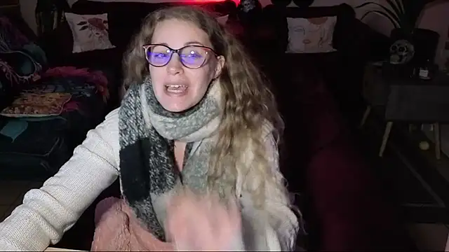 Snapshot of Miss_luxiole chatting on November 7, 2025, 5:39 pm Miss luxiole online show from November 7, 2025, 5:39 pm