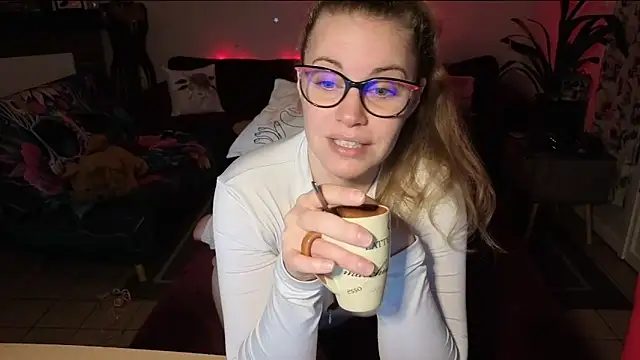 Snapshot of Miss_luxiole chatting on January 7, 2026, 6:29 am Miss luxiole online show from January 7, 2026, 6:29 am