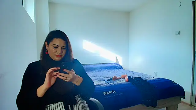 Snapshot of VixenVibesX chatting on October 18, 2025, 1:13 pm VixenVibesX online show from October 18, 2025, 1:13 pm