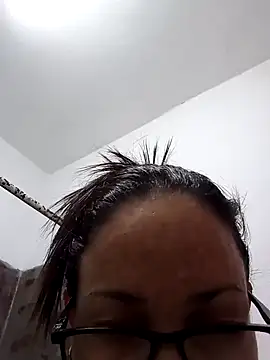 Snapshot of Zuzell_Sweet chatting on February 3, 2025, 5:29 am Zuzell Sweet online show from February 3, 2025, 5:29 am