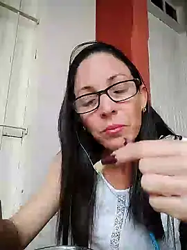Snapshot of Zuzell_Sweet chatting on February 3, 2025, 2:24 pm Zuzell Sweet online show from February 3, 2025, 2:24 pm