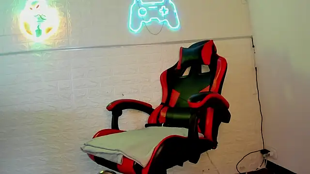 Miiss eva online show from January 8, 2026, 11:16 am