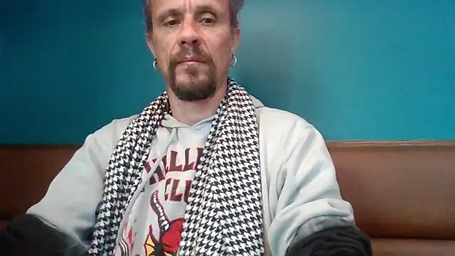 Snapshot of AQuickPhyx chatting on March 14, 2025, 11:32 pm AQuickPhyx online show from March 14, 2025, 11:32 pm