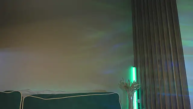 Snapshot of milasmiu chatting on February 12, 2025, 9:11 pm milasmiu online show from February 12, 2025, 9:11 pm