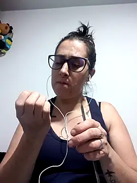 CHARLOTTE 1711 online show from November 8, 2025, 4:16 am