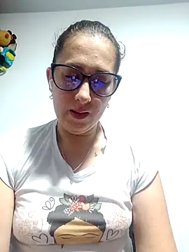 CHARLOTTE 1711 online show from November 29, 2025, 4:01 am