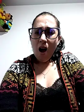 CHARLOTTE 1711 online show from November 12, 2025, 4:38 am