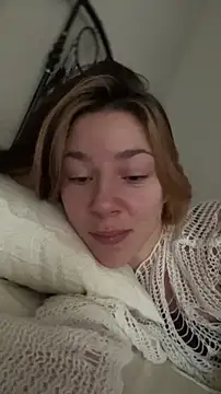 Mary Leaf online show from November 9, 2025, 9:24 am