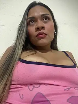 Snapshot of Yessica_832 chatting on February 17, 2025, 1:15 am Yessica 832 online show from February 17, 2025, 1:15 am