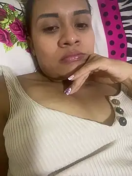 Snapshot of Yessica_832 chatting on March 3, 2025, 3:27 am Yessica 832 online show from March 3, 2025, 3:27 am