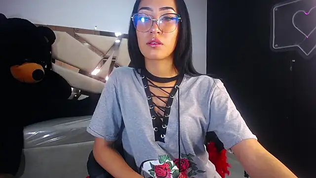 victoria ricci a online show from March 8, 2025, 4:39 pm