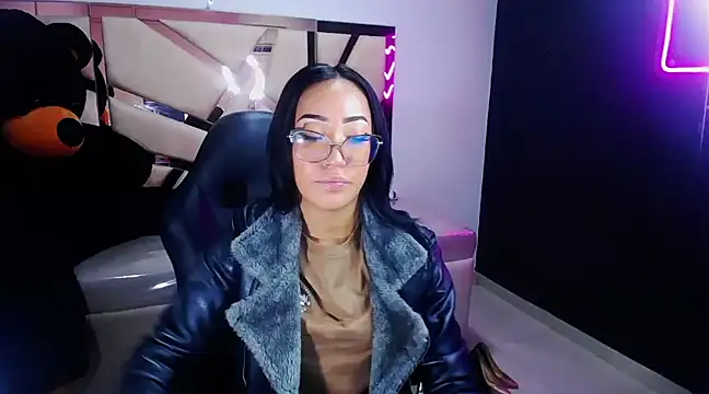 victoria ricci a online show from March 1, 2025, 4:44 pm