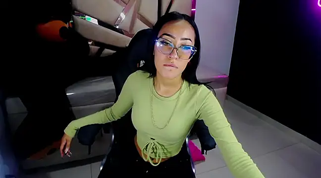 victoria ricci a online show from February 28, 2025, 4:42 pm