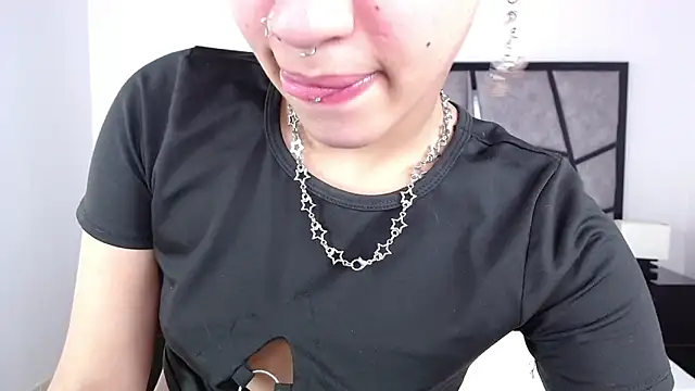 ilitzy cardona online show from February 25, 2025, 6:33 pm