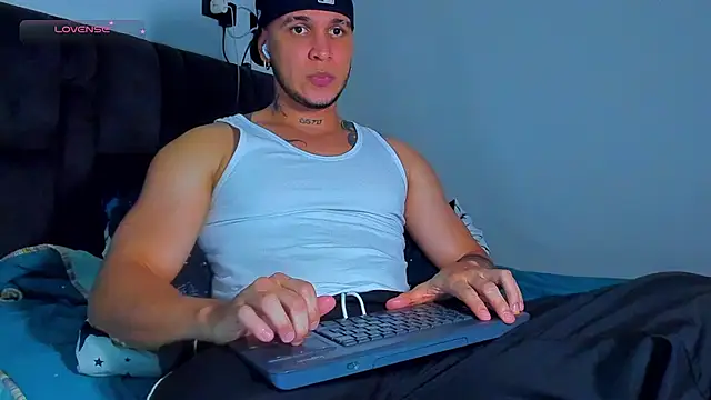austinoficial online show from May 11, 2026, 12:45 am