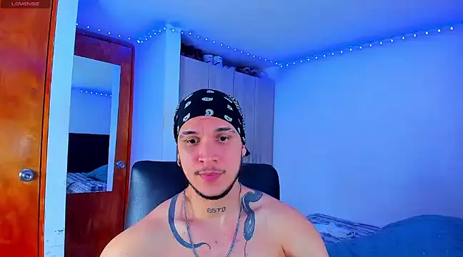 austinoficial online show from February 21, 2025, 8:49 pm